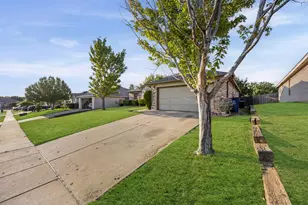 908 Ryanfield Ct, Burleson, TX 76028 - Photo 3