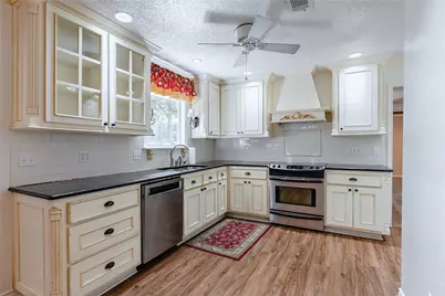 1917 Rock Creek Drive, Grand Prairie, TX 75050 - Photo 9