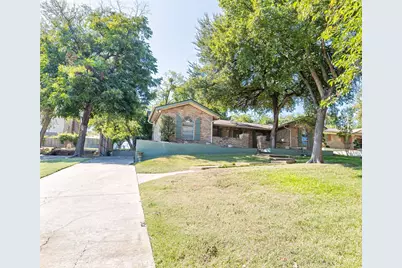 1917 Rock Creek Drive, Grand Prairie, TX 75050 - Photo 3