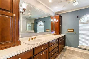 1917 Rock Creek Dr, Grand Prairie, TX 75050 - Photo 17