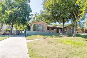 1917 Rock Creek Dr, Grand Prairie, TX 75050 - Photo 3