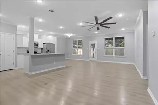 215 E Nelson St, Denison, TX 75021 - Photo 9