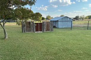 106 S Houston St, Millsap, TX 76066 - Photo 27