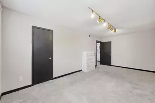 7031 Holly Hill Dr, Dallas, TX 75231 - Photo 5