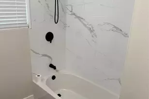 600 Loggins St, Ennis, TX 75119 - Photo 9