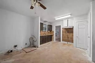 512 Tyler St, Waco, TX 76704 - Photo 9