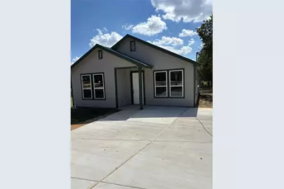 328 E Norway Street, Walnut Springs, TX 76690 - Photo 1