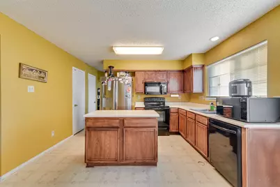 4153 Stinwick, Grand Prairie, TX 75052 - Photo 7