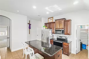 803 Lakeview Dr, Alvarado, TX 76009 - Photo 5