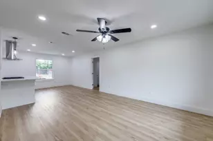 910 Darlene Ln, Arlington, TX 76010 - Photo 5