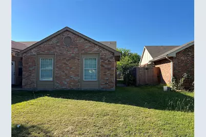 311 Navarro Lane, Grand Prairie, TX 75052 - Photo 3