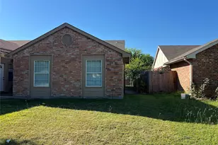 311 Navarro Ln, Grand Prairie, TX 75052 - Photo 3
