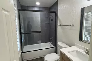 311 Navarro Ln, Grand Prairie, TX 75052 - Photo 5