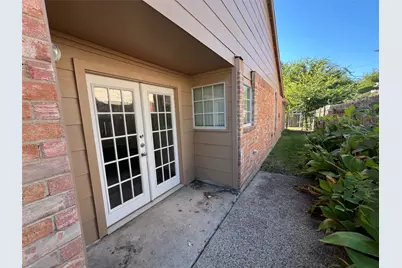 311 Navarro Lane, Grand Prairie, TX 75052 - Photo 15