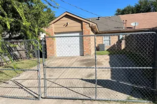 311 Navarro Ln, Grand Prairie, TX 75052 - Photo 19