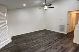 311 Navarro Ln, Grand Prairie, TX 75052 - Photo 7