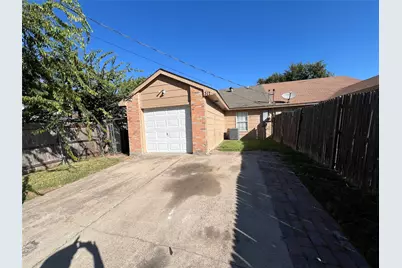 311 Navarro Lane, Grand Prairie, TX 75052 - Photo 17