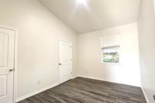 1405 E Sherman Dr, Denton, TX 76209 - Photo 11