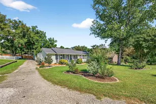 103 Bowie Dr, Lake Kiowa, TX 76240 - Photo 3