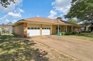 2105 Briarwood Blvd, Arlington, TX 76013 - Photo 9