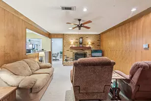 2105 Briarwood Blvd, Arlington, TX 76013 - Photo 11