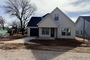 203 W Cherry St, Nocona, TX 76255 - Photo 3