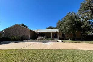 1009 Rochelle Blvd, Irving, TX 75062 - Photo 1