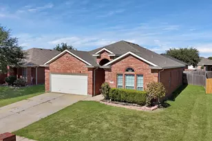 900 Pebblecreek Dr, Burleson, TX 76028 - Photo 3