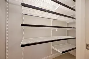 614 E 1st St, Fort Worth, TX 76102 - Photo 9