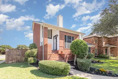 2926 Hunters Point Lane, Carrollton, TX 75007 - Photo 3