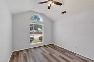 729 Ridgehill Dr, Burleson, TX 76028 - Photo 25