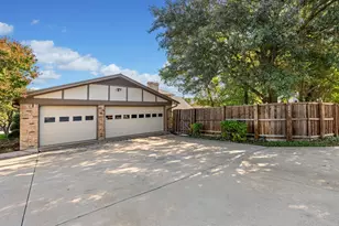 2813 S Country Club Rd, Garland, TX 75043 - Photo 35