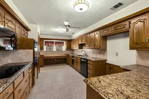 2813 S Country Club Rd, Garland, TX 75043 - Photo 13