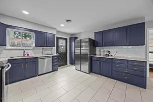 2227 Greenbrier Dr, Irving, TX 75060 - Photo 9