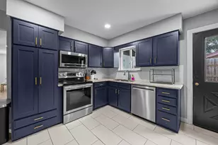 2227 Greenbrier Dr, Irving, TX 75060 - Photo 5