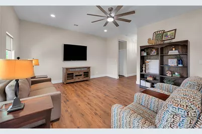 910 S Avenue J, Clifton, TX 76634 - Photo 7