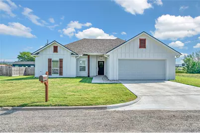 910 S Avenue J, Clifton, TX 76634 - Photo 1