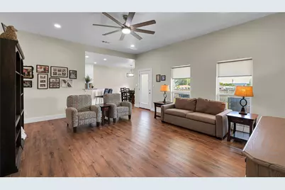 910 S Avenue J, Clifton, TX 76634 - Photo 5