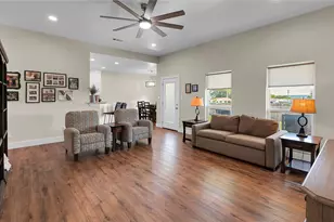 910 S Avenue J, Clifton, TX 76634 - Photo 5