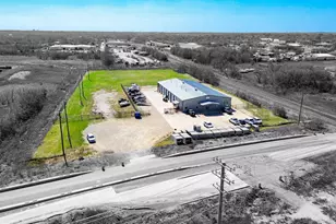 180 E Chapman Dr, Sanger, TX 76266 - Photo 1