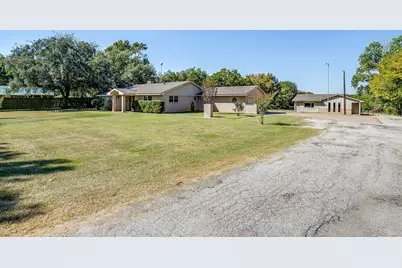 1060 S Burleson Boulevard, Burleson, TX 76028 - Photo 3