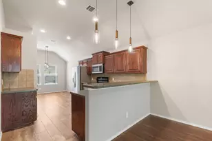 1002 Hidden Oaks Dr, Burleson, TX 76028 - Photo 9