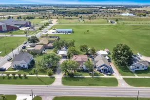 305 W Main St, Gunter, TX 75058 - Photo 3