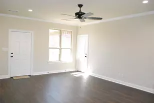 521 W Sears St, Denison, TX 75020 - Photo 3