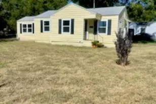 1451 Greenbrier Dr, River Oaks, TX 76114 - Photo 1