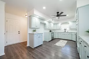 802 Division St, Greenville, TX 75401 - Photo 9