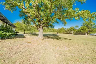 802 Division St, Greenville, TX 75401 - Photo 29