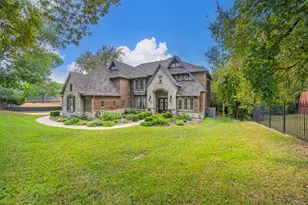 1811 Magic Valley Ln, Cedar Hill, TX 75104 - Photo 3