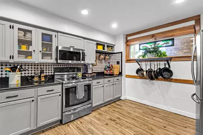 1805 Lakecrest Court, Carrollton, TX 75006 - Photo 9