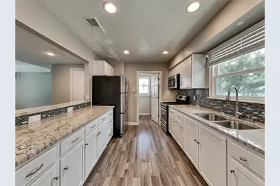 14036 Stardust Lane, Farmers Branch, TX 75234 - Photo 7